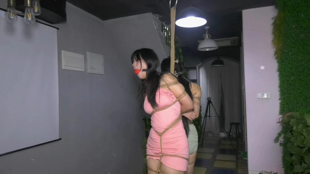 双女M单腿独立捆缚-5