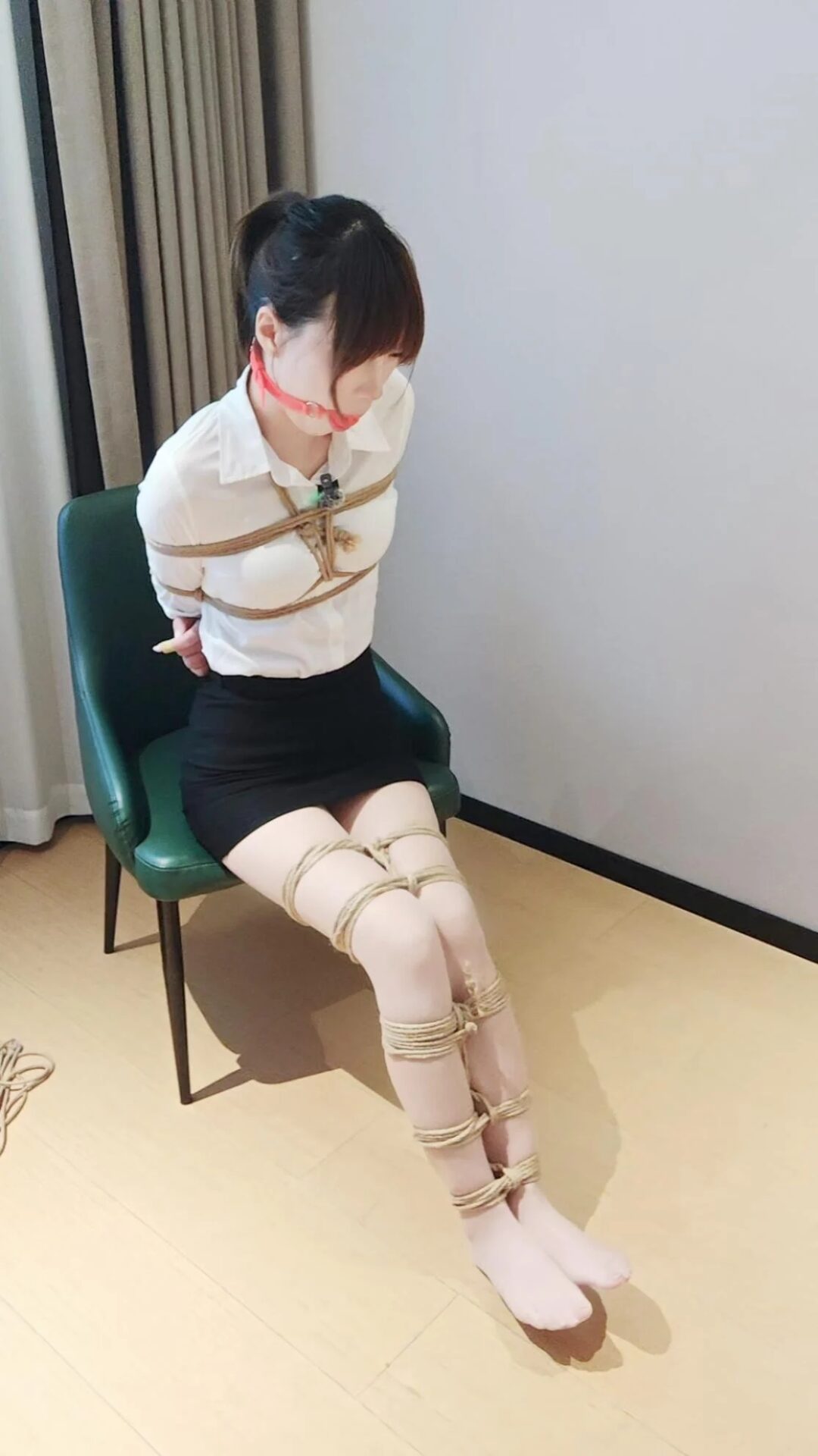 [XcTian]小云ol风格穿搭被绑在椅子上挣扎 摸腿-3
