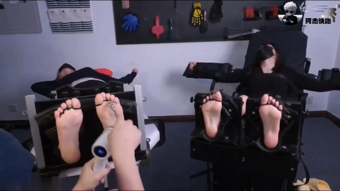 【阿杰快跑】双情侣主互相TK+tian足，小芙梨，杰嫂夫妇-5