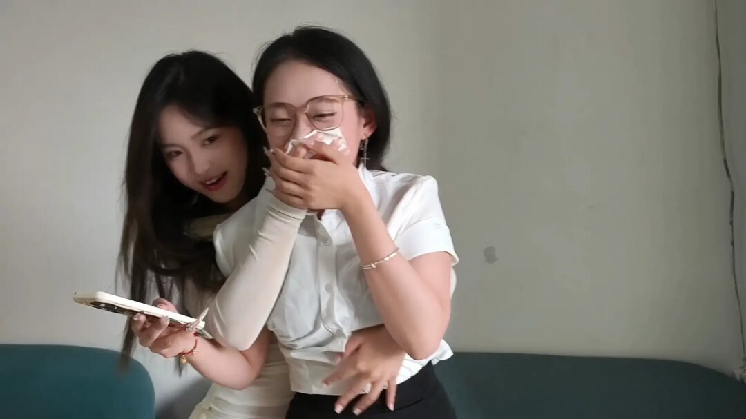 《灵儿×冰柠×小芮·三个女生的故事》【丝足特写】【三人出镜】【挣扎逃脱】【神颜冲击】-2