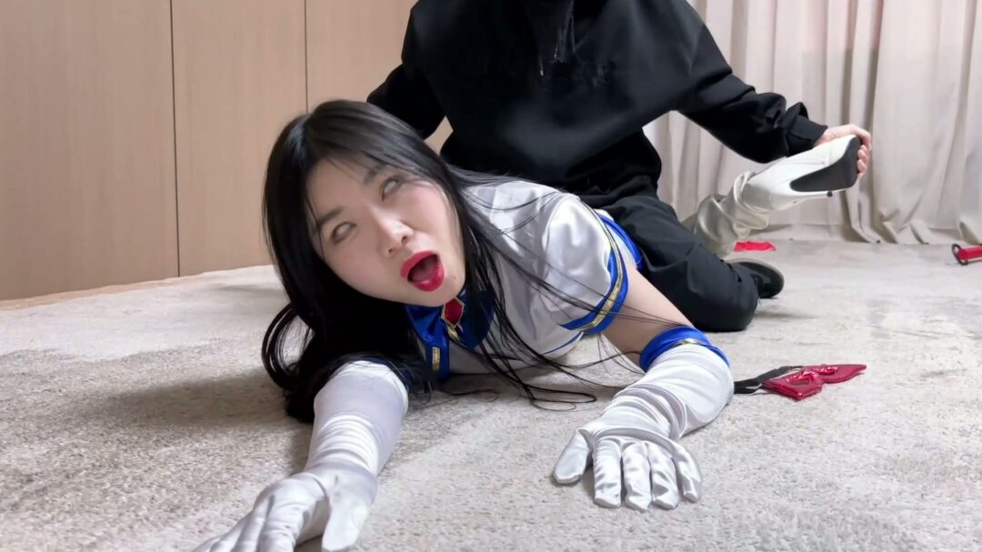 魔法女战士冯迪妮虚弱战败被脱战衣-18