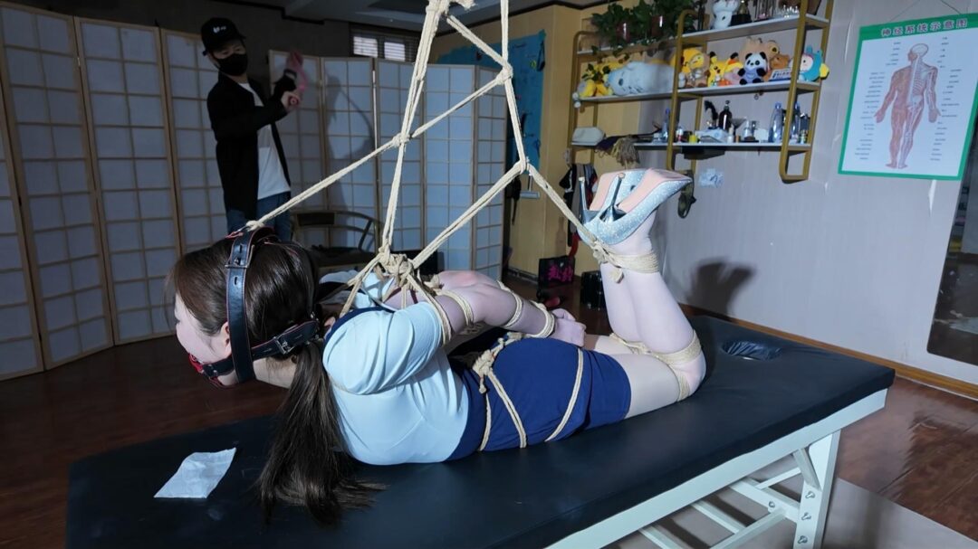 一绳所爱工作室定拍：王贝贝欧美风直臂极限紧缚 各种鞭子齐上阵打的泣不成声 上集-6