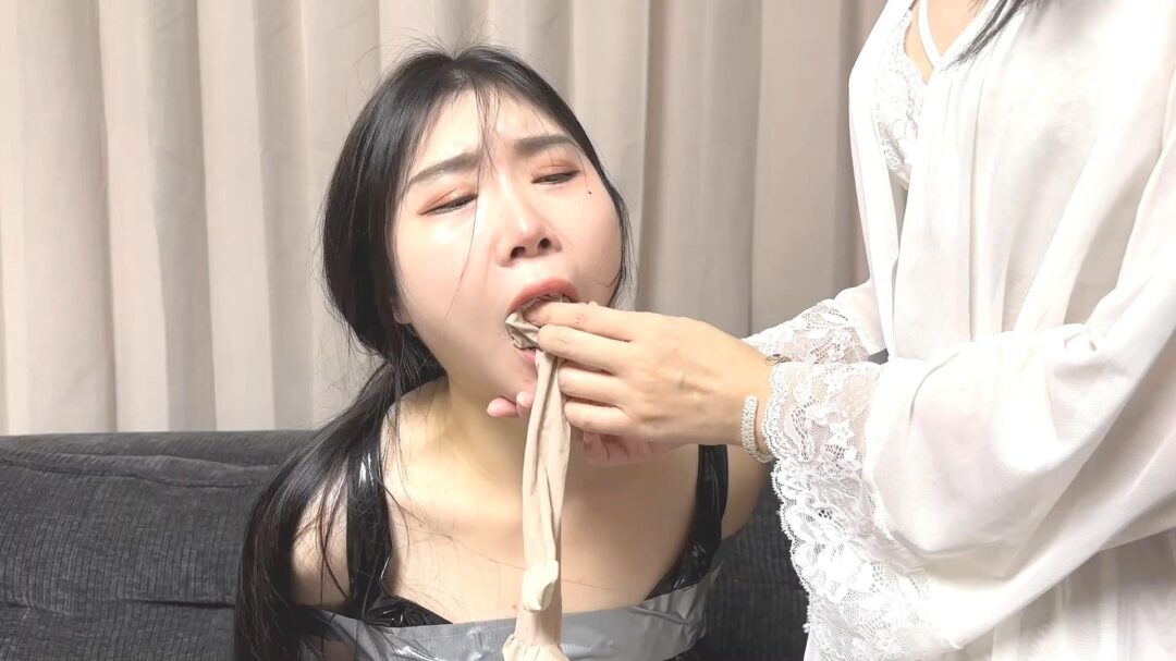 【云雀定拍】【二狗原创】肉丝女主人抓到黑丝小偷反被擒获，胶带封嘴有口难言求救失败被当做奴隶卖掉 柳洋与吴晗出演(剧本改编自危机著名桥段)-3