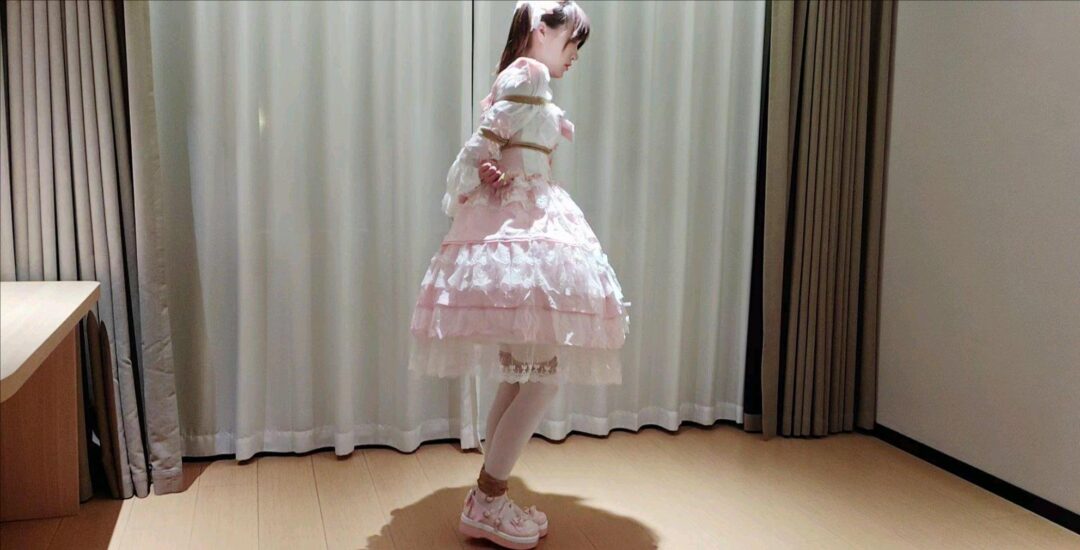 [XcTian]小云首次尝试lolita 站立挣扎+移动 床上被刺轮-6