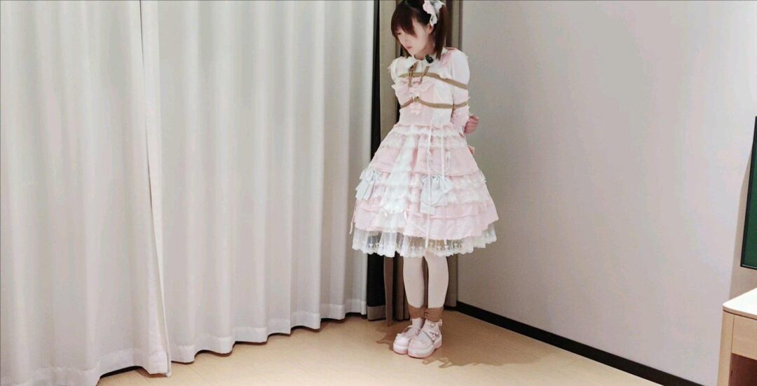 [XcTian]小云首次尝试lolita 站立挣扎+移动 床上被刺轮-5