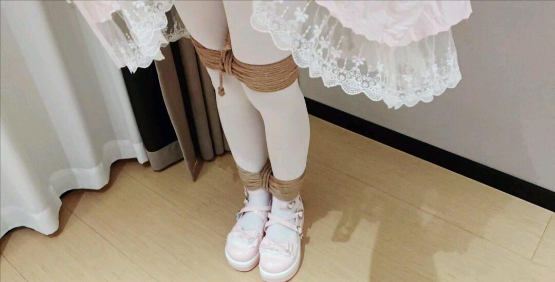 [XcTian]小云首次尝试lolita 站立挣扎+移动 床上被刺轮-4