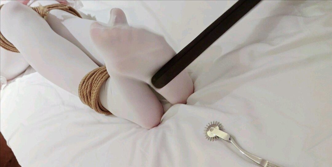 [XcTian]小云首次尝试lolita 站立挣扎+移动 床上被刺轮-3