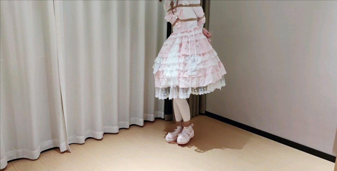 [XcTian]小云首次尝试lolita 站立挣扎+移动 床上被刺轮-1