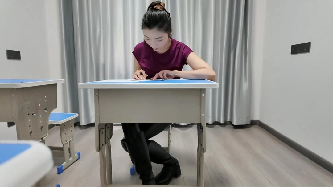 惩罚林玥打手心-1
