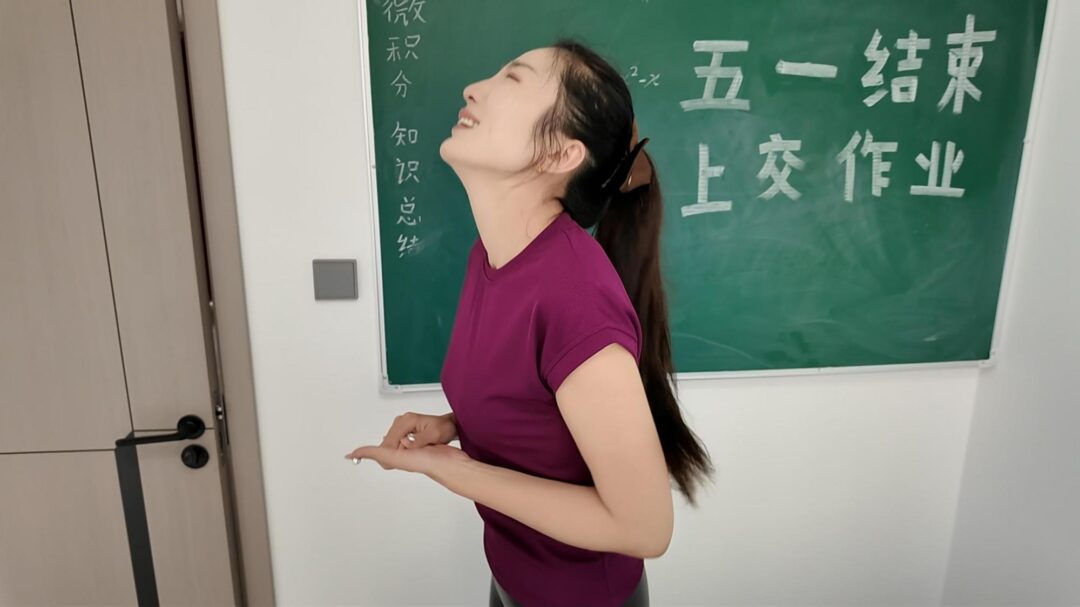 惩罚林玥打手心-2
