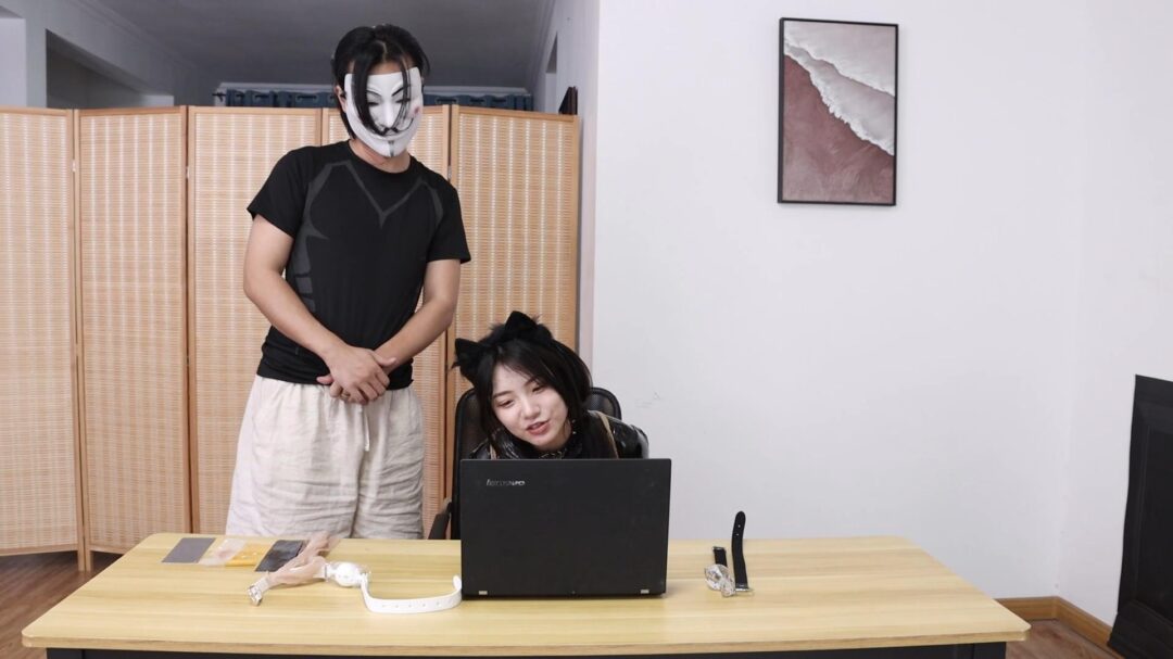 得意客工作室定制剧情片—《直播劫难》下集 女老板被助手胁迫继续直播 M字开腿展示各类堵嘴道具 最后被迷晕装箱-17 得意客工作室定制剧情片—《直播劫难》下集 女老板被助手胁迫继续直播 M字开腿展示各类堵嘴道具 最后被迷晕装箱-17