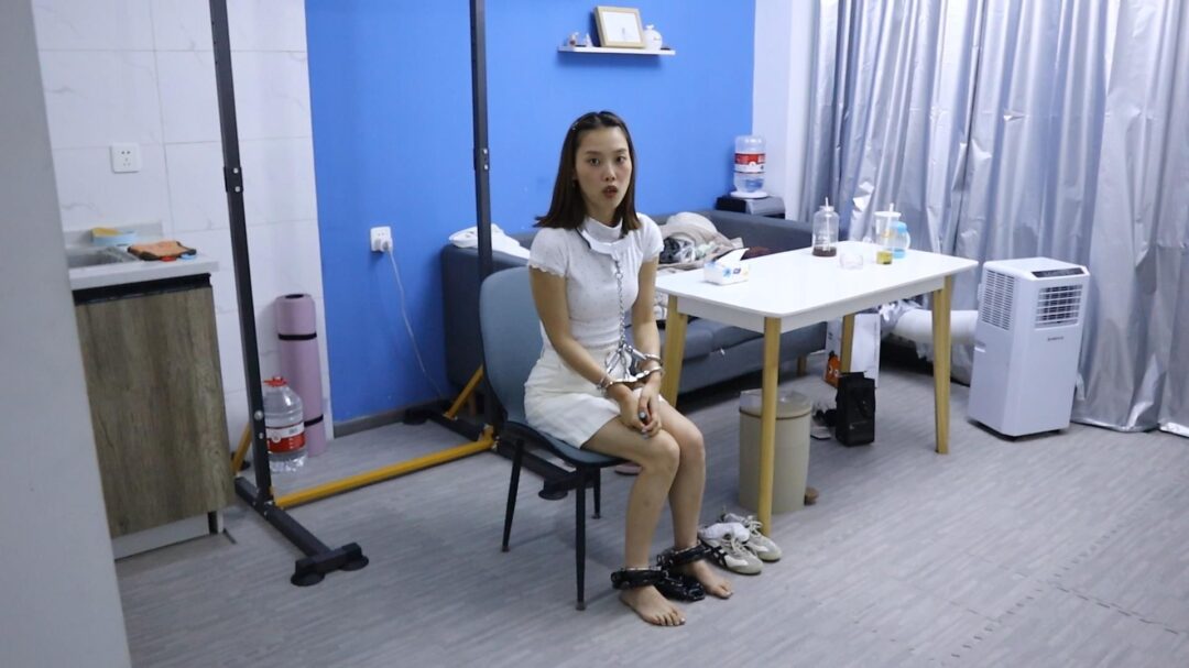 趾间艺束工作室 小雪 被捕 审讯审判处决 吊铐电击 挠脚挠全身TK 手铐脚铐脚趾铐-2