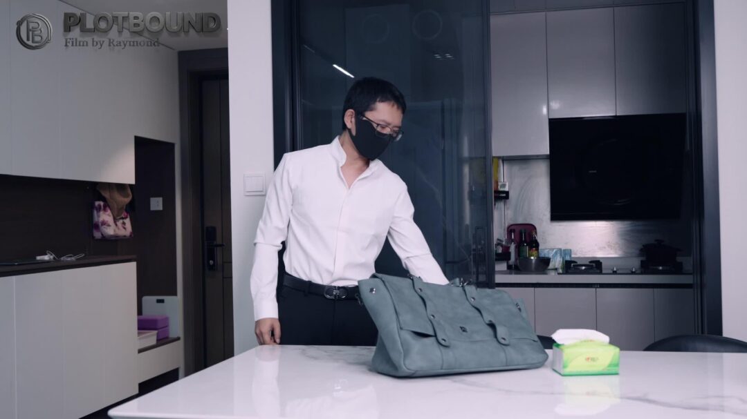 【PlotBound】（微剧情）女高管的秘密兼职3: 指定那个很像我领导的模特定拍一个很折磨的任务-1