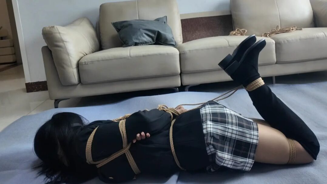 【集梦订拍】 大胸小姐姐两个姿势捆绑放置，体验口球和电击-6