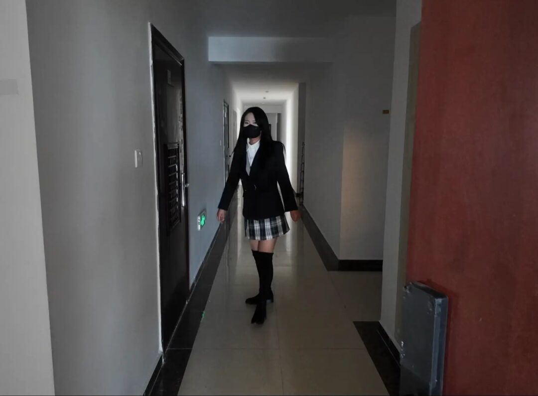 【集梦订拍】 大胸小姐姐两个姿势捆绑放置，体验口球和电击-5