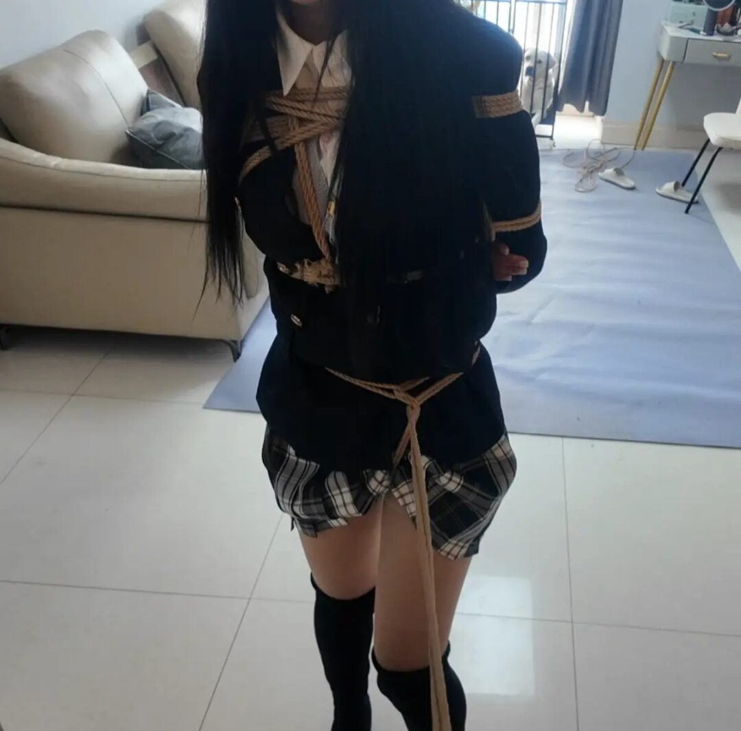 【集梦订拍】 大胸小姐姐两个姿势捆绑放置，体验口球和电击-2