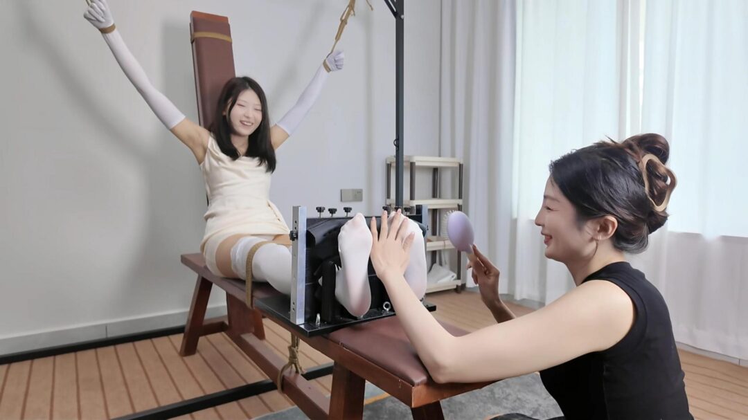 老虎凳TK之佳佳与晓琴002-4