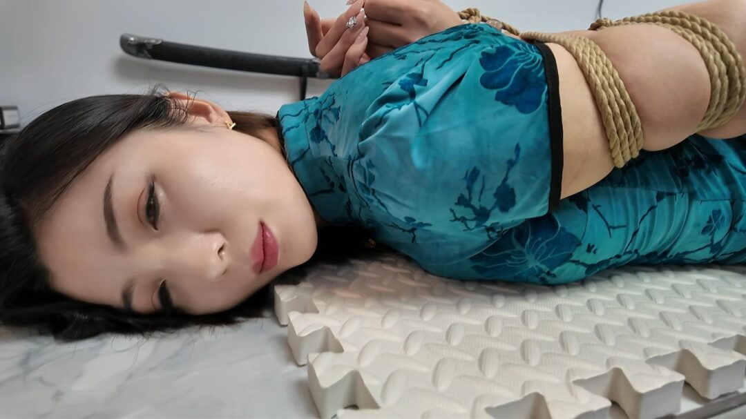 佳佳旗袍后手观音驷马-8