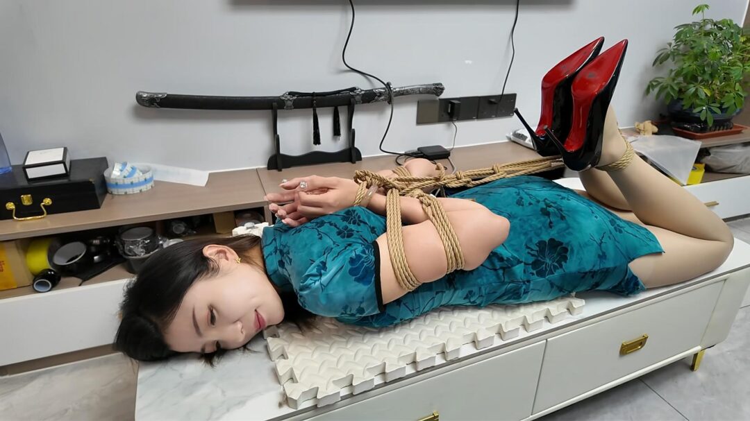 佳佳旗袍后手观音驷马-2