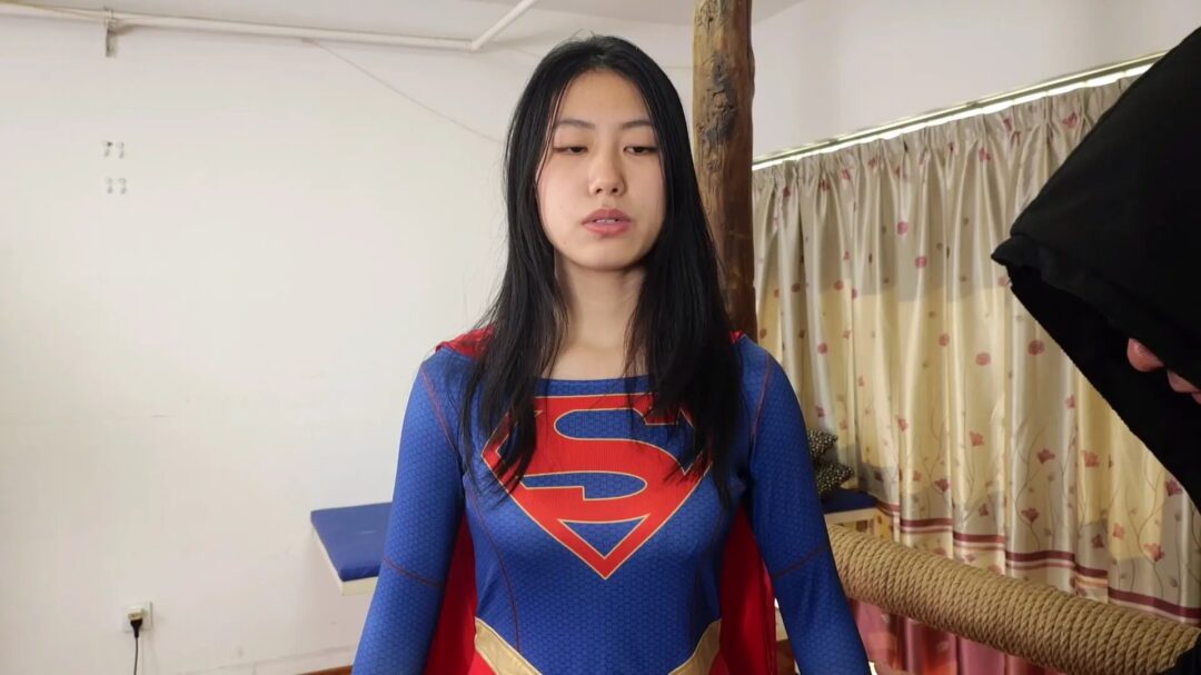 【焱火订拍】女超人被点穴控制 模特云兮 点穴 玩脚 精神控制-4