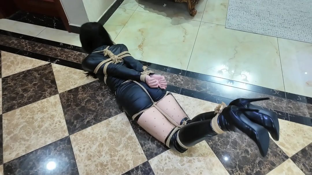 《尤物收藏夹·慕瑶·当00后成为特工》【包臀长靴】【波点丝足】【被俘拷问】【装笼逃脱】-6