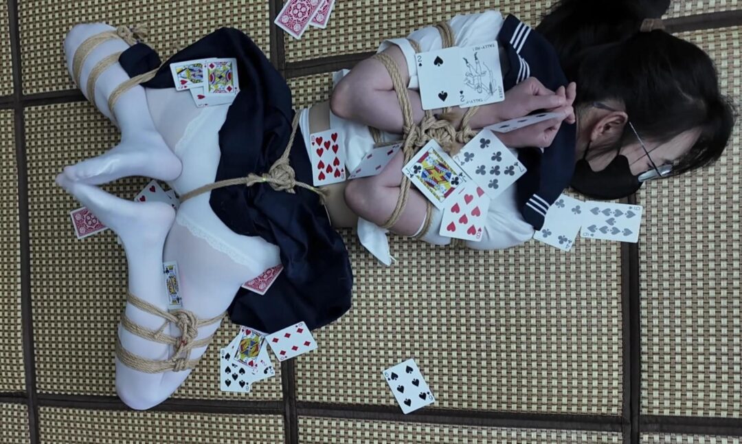 JK白丝女孩玩扑克遇到老千-3