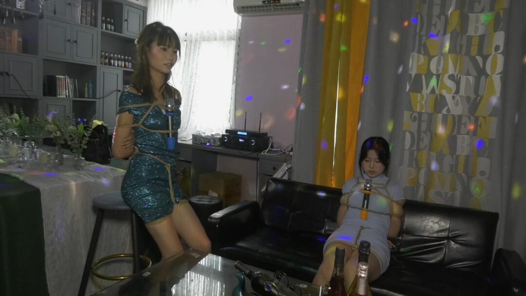 双女M绑着也不耽误唱歌-1