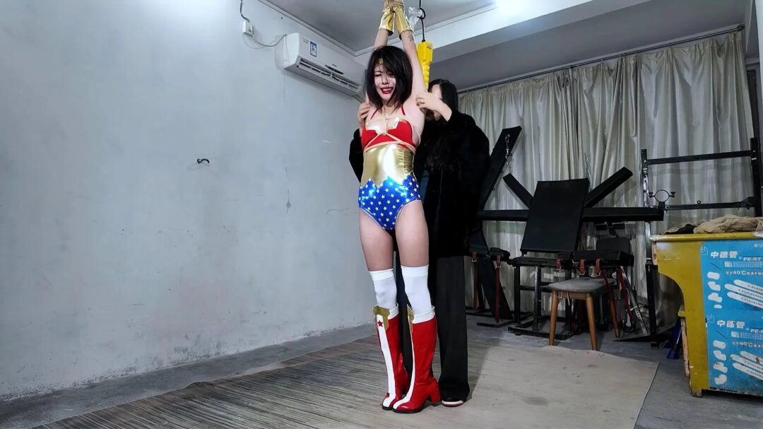 《黑化神奇女侠》如何能把正义的神奇女侠和我们坏人同化呢！堵嘴 挠痒 单脚吊缚 皮鞭 打屁股 乳头夹 TK 挣扎 捆绑-2