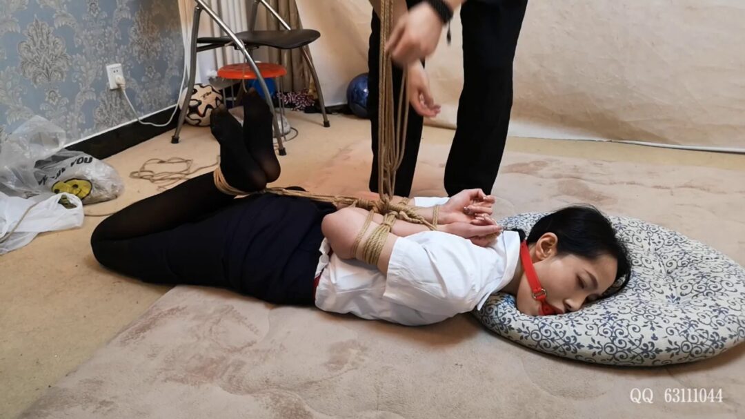 雅熙 黑丝白衬 直臂鞭打 极限并肘驷马吊-7