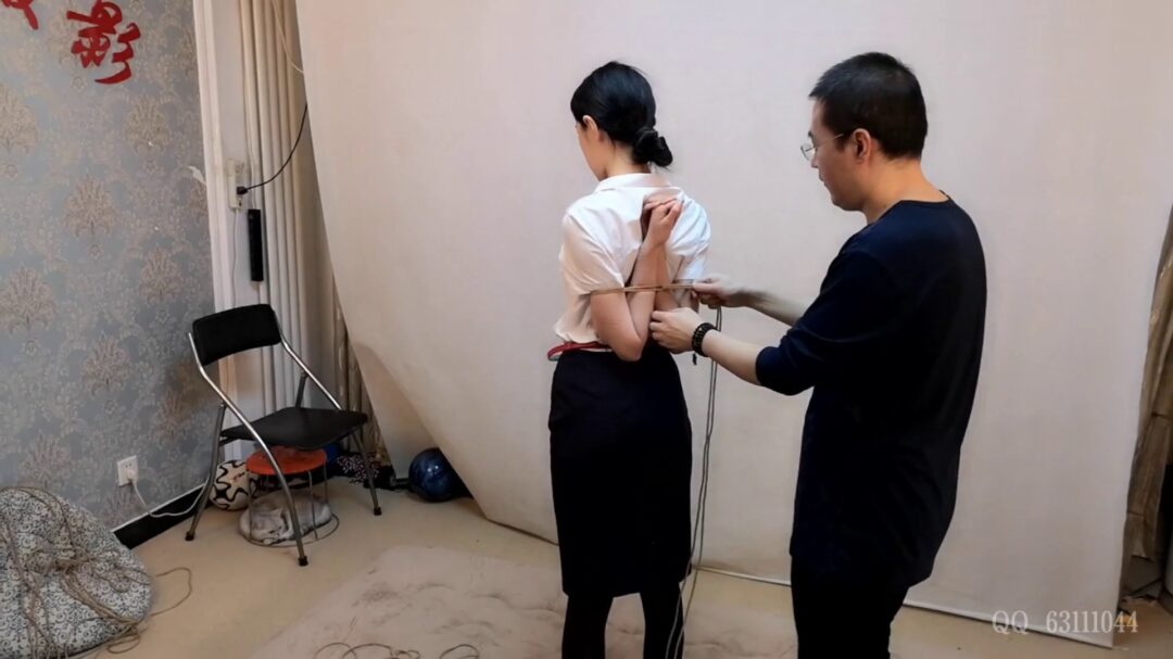 雅熙 黑丝白衬 直臂鞭打 极限并肘驷马吊-4