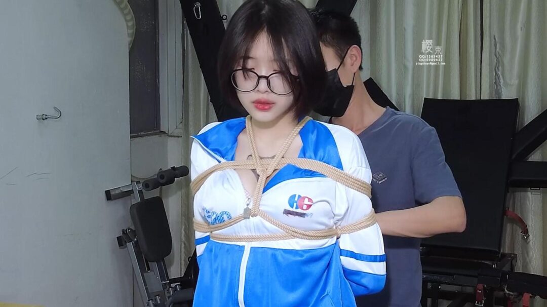 18岁颜值在线的在校艺术生樱子暑期回归首发！校服库里丝加那害羞难受的小表情真是禁欲感十足-2