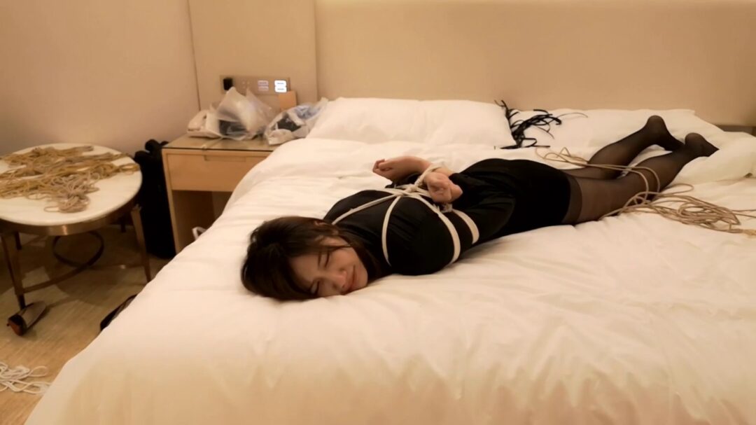 雪娜 黑衬衣 白色棉绳-8