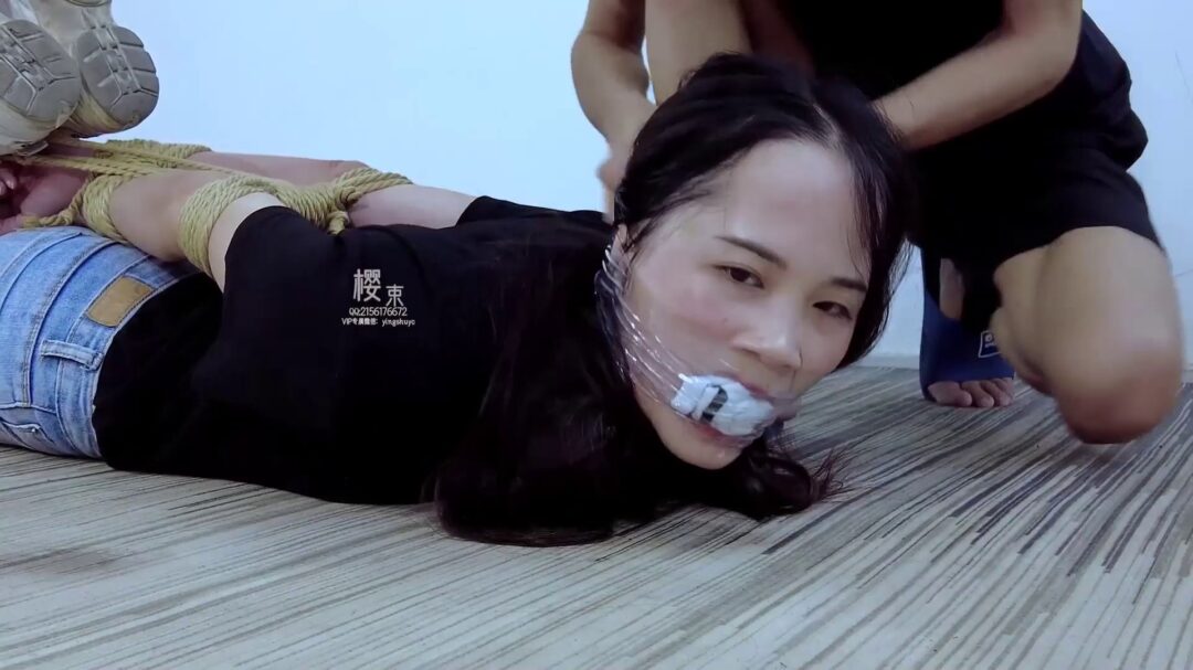 被屋主设陷抓住的女小偷-2