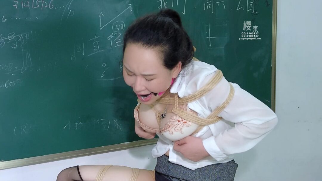 《我的老师也有需求》上课的偷窥我的性感女老师已不能满足于我！威胁利诱让她妥协捆绑玩弄她那性感黑丝丰满！诱人表情与呻吟真让人欲罢不能！原来我的老师也是有需求的！-3