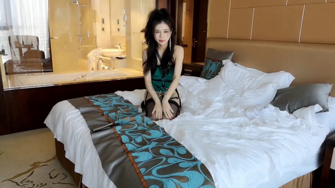 江奈 黑色皮革 吊袜带 黑丝筒袜 香艳的驷马SP-2