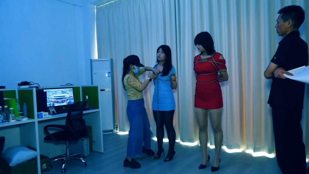 定拍转公映《绝境面试，血色圈套 》 上集 两个女大学生面试绳艺模特误入 被囚禁在地牢中-5
