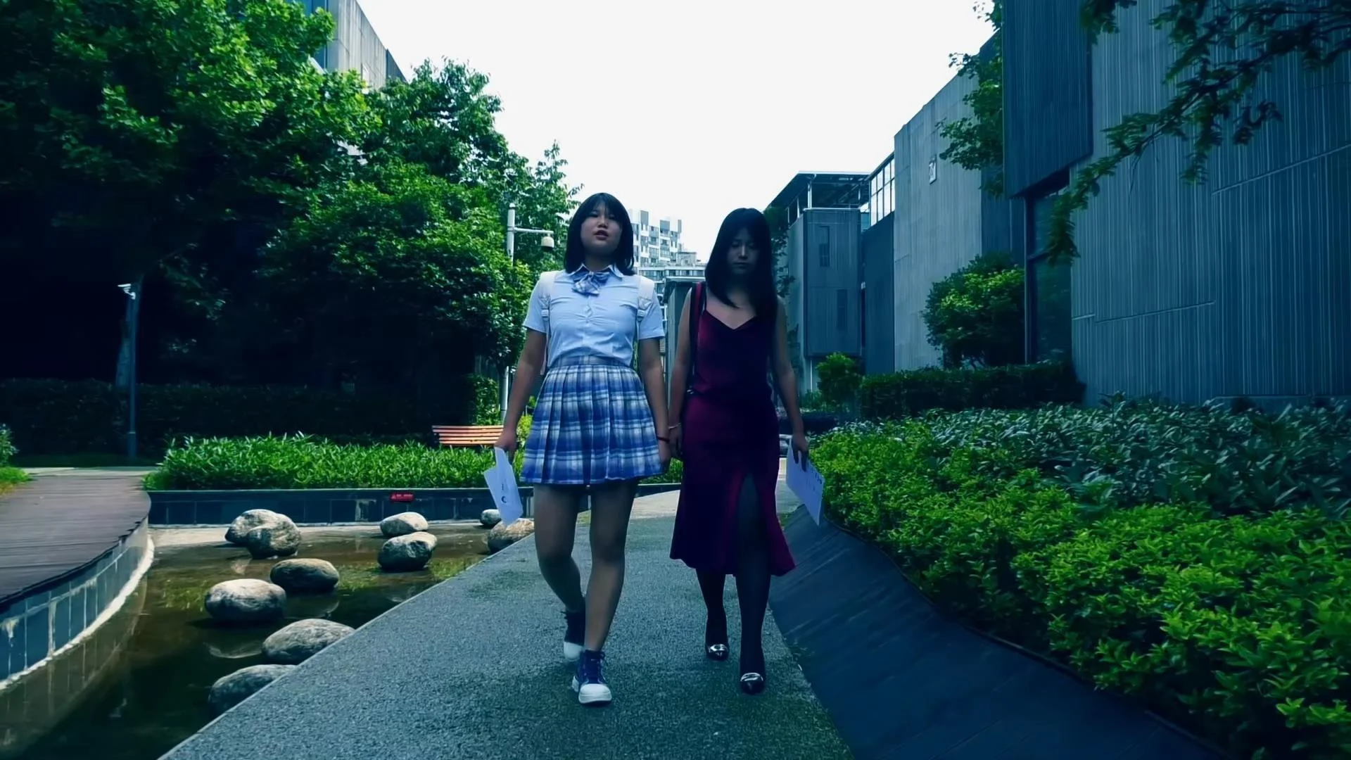 定拍转公映《绝境面试，血色圈套 》 上集 两个女大学生面试绳艺模特误入 被囚禁在地牢中-2