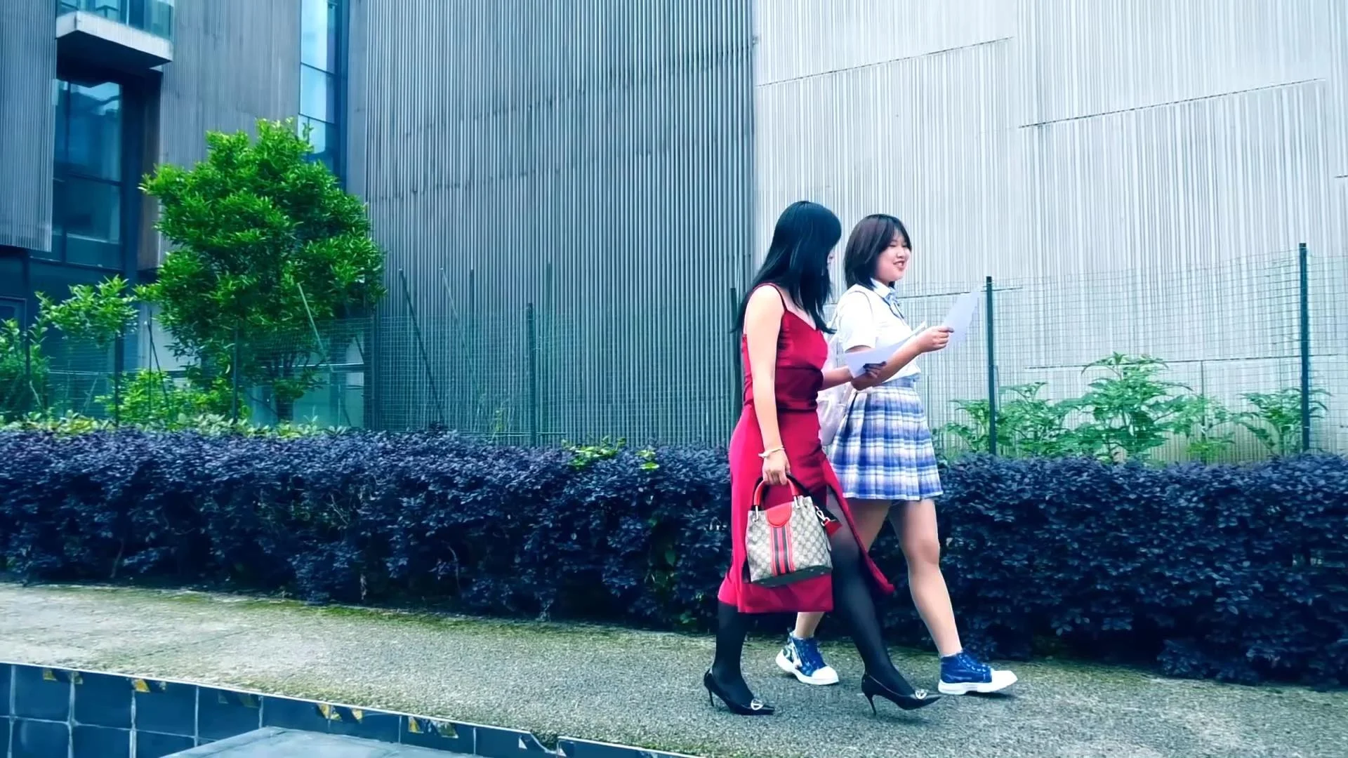 定拍转公映《绝境面试，血色圈套 》 上集 两个女大学生面试绳艺模特误入 被囚禁在地牢中-1