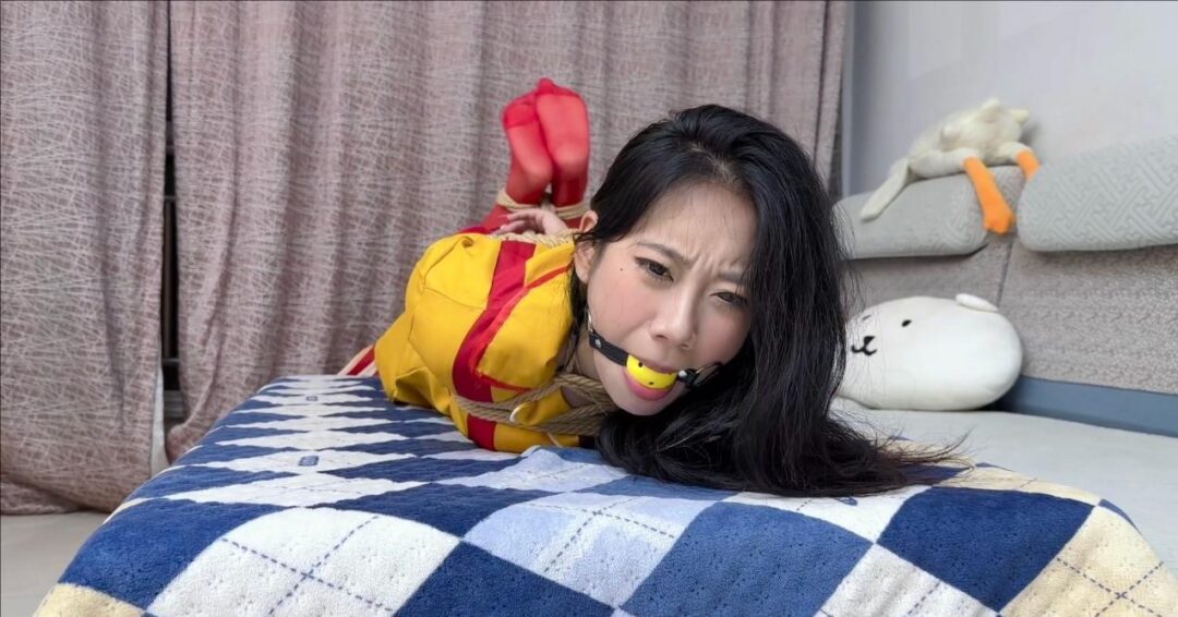 【破产姐妹】挣得多的冰柠造姐妹惦记报复 桌上驷马口球鼻钩 口水直流-9