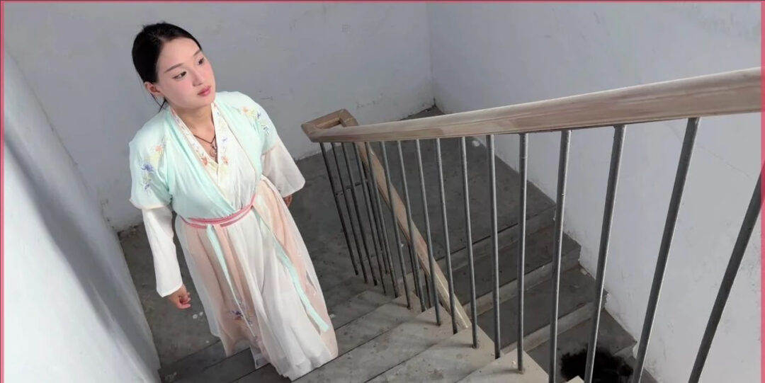 【拳击殴打】 全程被殴打小肚子 期间都被打吐水了-5