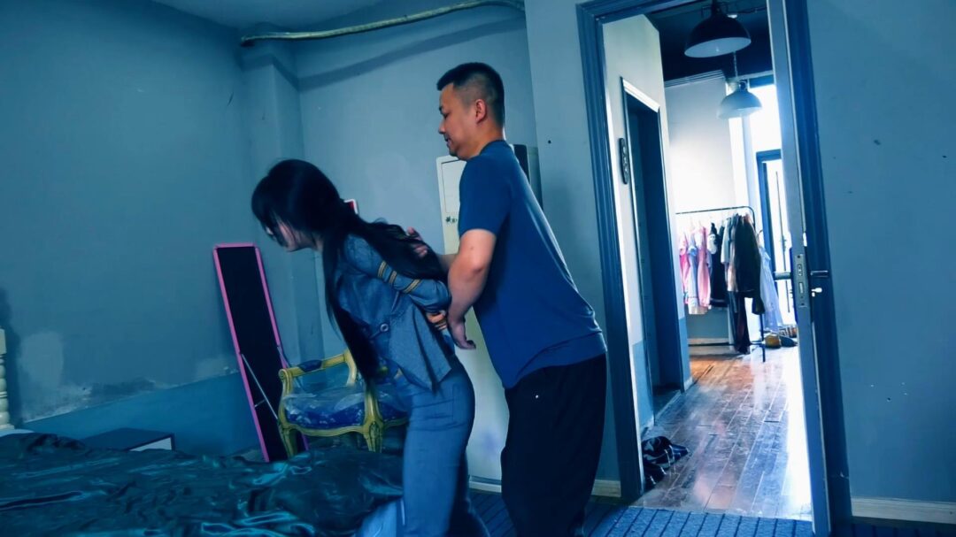 定拍转公映《深山囚徒》下集 组织黑吃黑将女人 青姐也一起-5