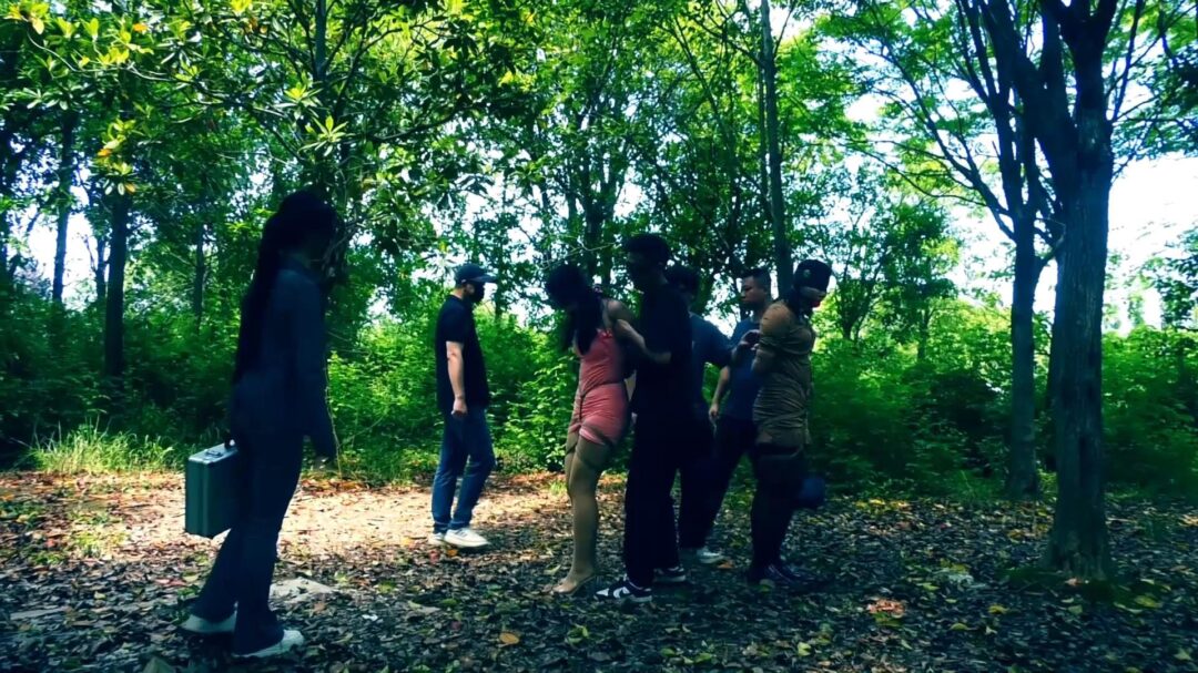定拍转公映《深山囚徒》下集 组织黑吃黑将女人 青姐也一起-1