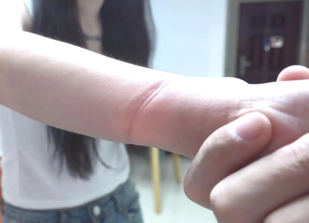 子衿定拍：板铐和筒铐带来的惩罚-10