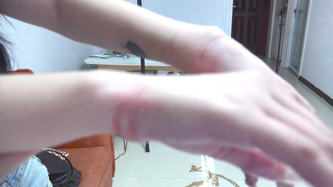 子衿定拍：板铐和筒铐带来的惩罚-3