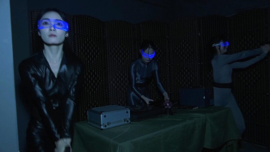 定拍转公映《特工历险记》上集 三名女特工潜伏匪徒基地收集证据不料被匪徒抓获在地牢遭受折磨-1