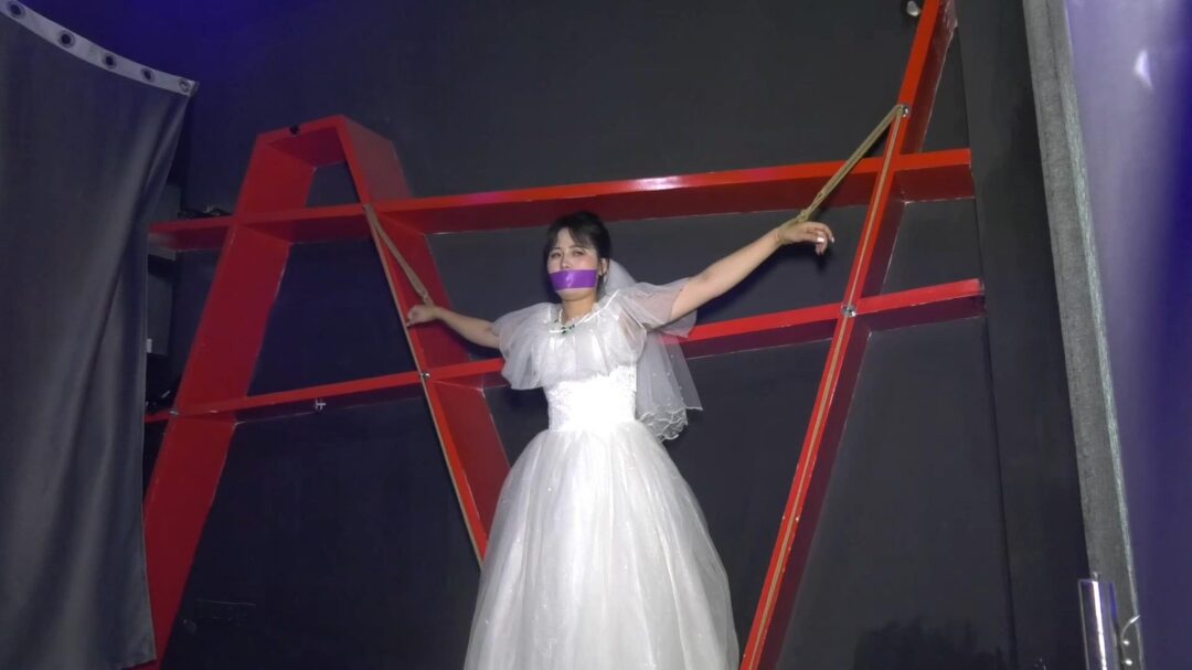 会所里捆绑婚纱女M 二-5