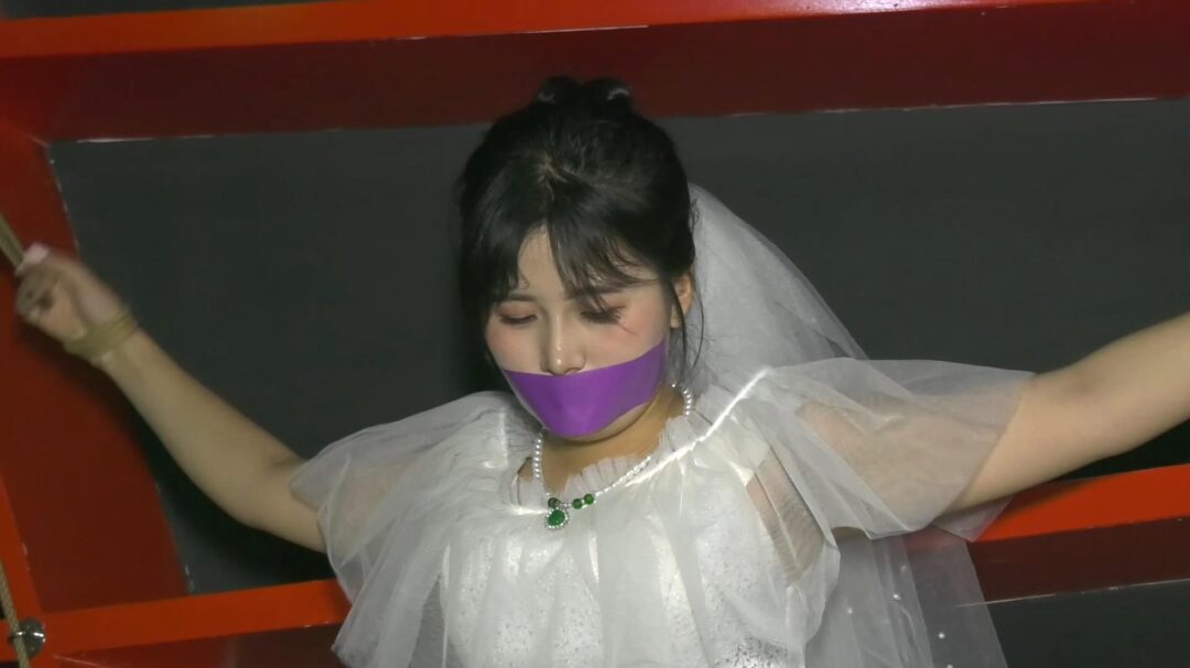 会所里捆绑婚纱女M 二-3