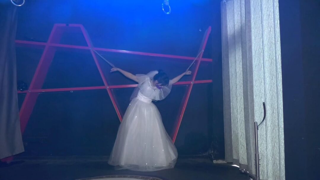会所里捆绑婚纱女M 二-2
