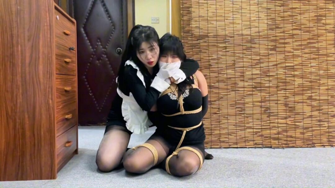 king的合集《超丰满熟女——曼妮合集01》所有画面高清修复 身材丰满 演技卖力的熟女曼妮 被捆绑成女奴直播贩卖 被自己的女仆肆意玩弄 被别人肆意收养被迫玩过家家~-7
