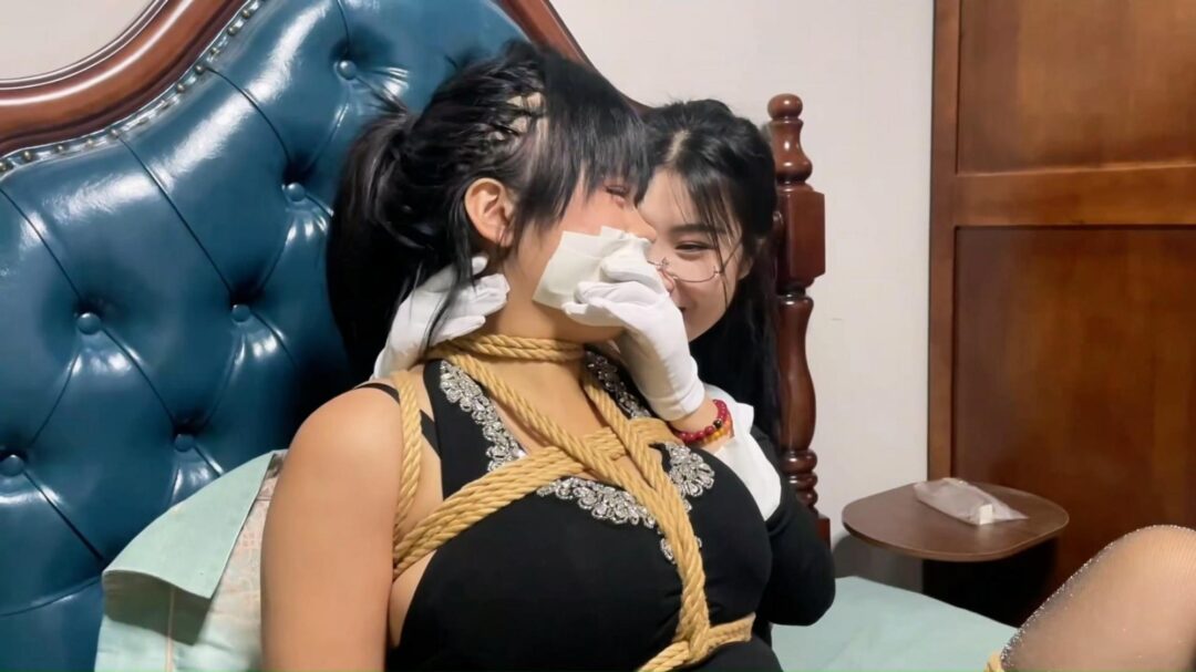 king的合集《超丰满熟女——曼妮合集01》所有画面高清修复 身材丰满 演技卖力的熟女曼妮 被捆绑成女奴直播贩卖 被自己的女仆肆意玩弄 被别人肆意收养被迫玩过家家~-6